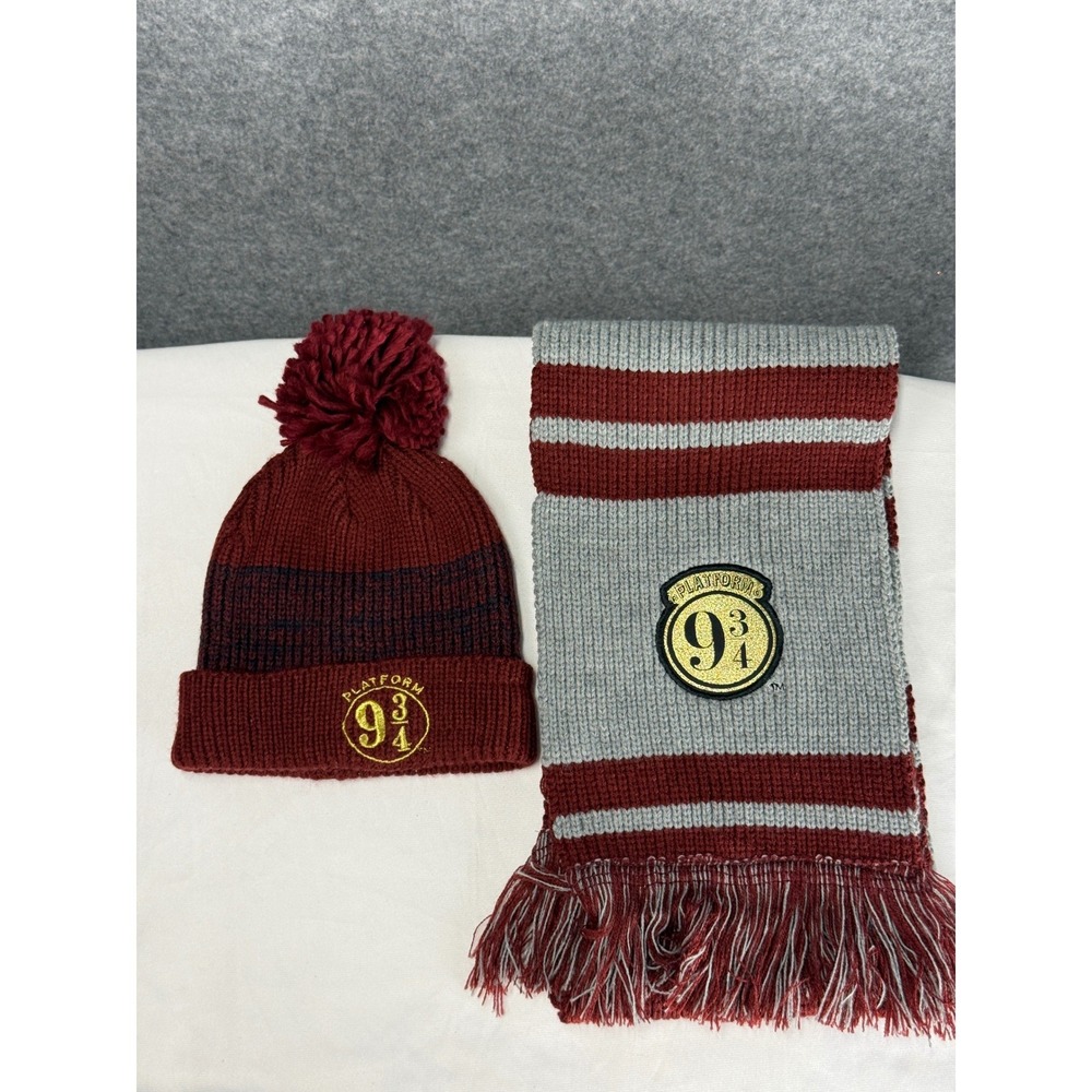 Harry Potter Platform 9 3/4 Youth Beanie Scarf Set Burgundy‎ Grey Striped OSFM